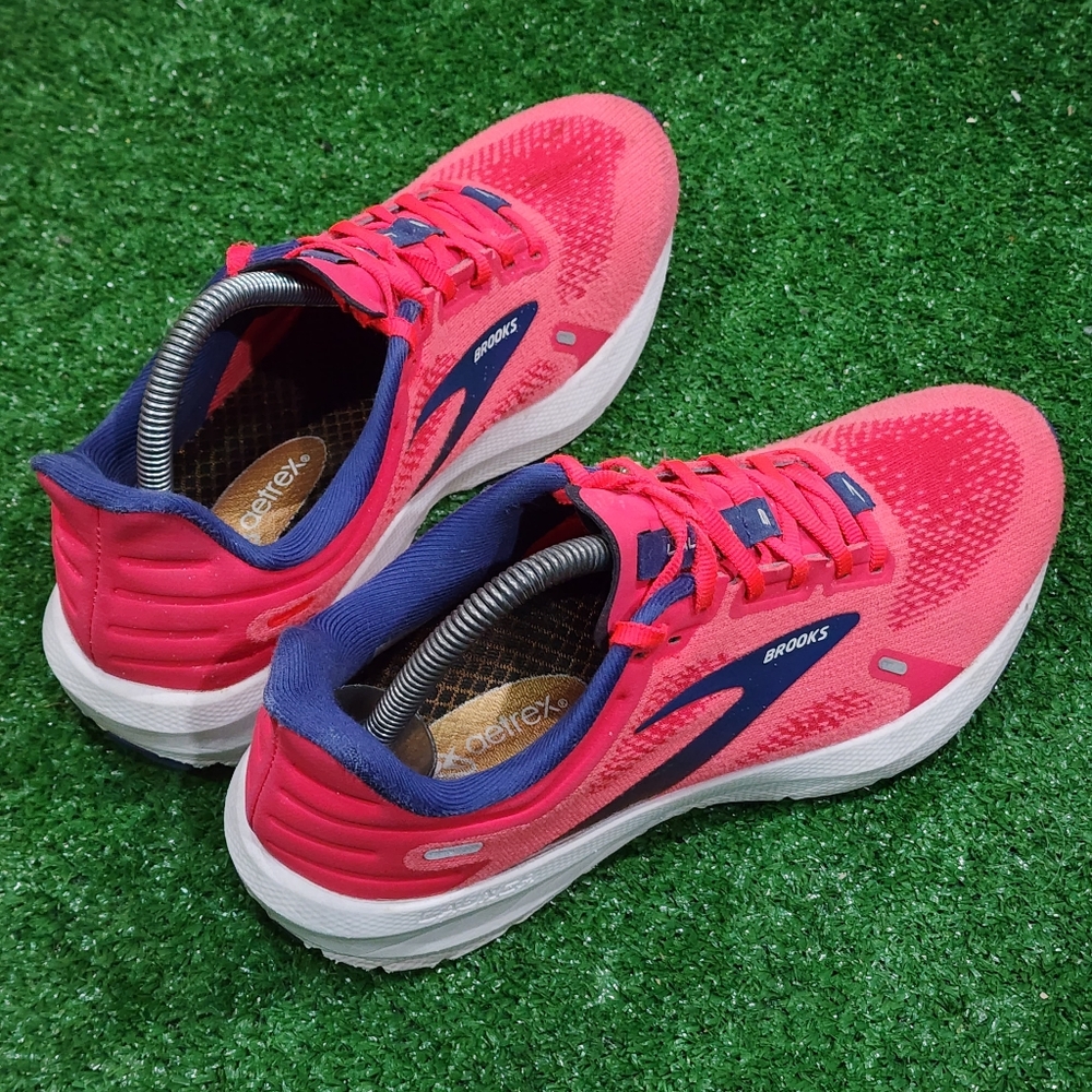 BROOKS LAUNCH 9 - Women's Athletic Shoes - SIZE 10 - - - Insoles aren't brooks - Picture 4 of 9
